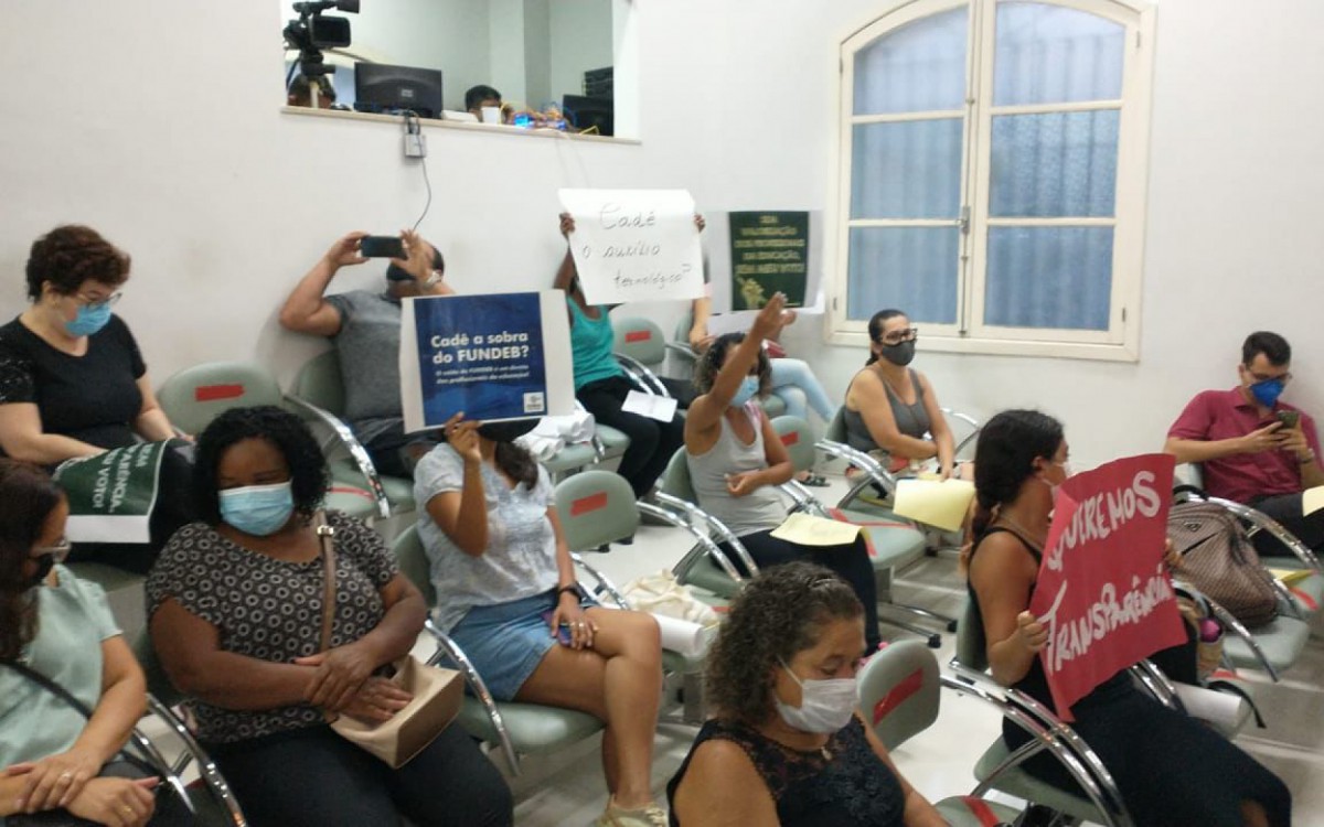 Professores protestaram por quase dois meses, no final do ano, passado cobrando informa&ccedil;&otilde;es sobre recursos enviados pelo governo federal para educa&ccedil;&atilde;o municipal