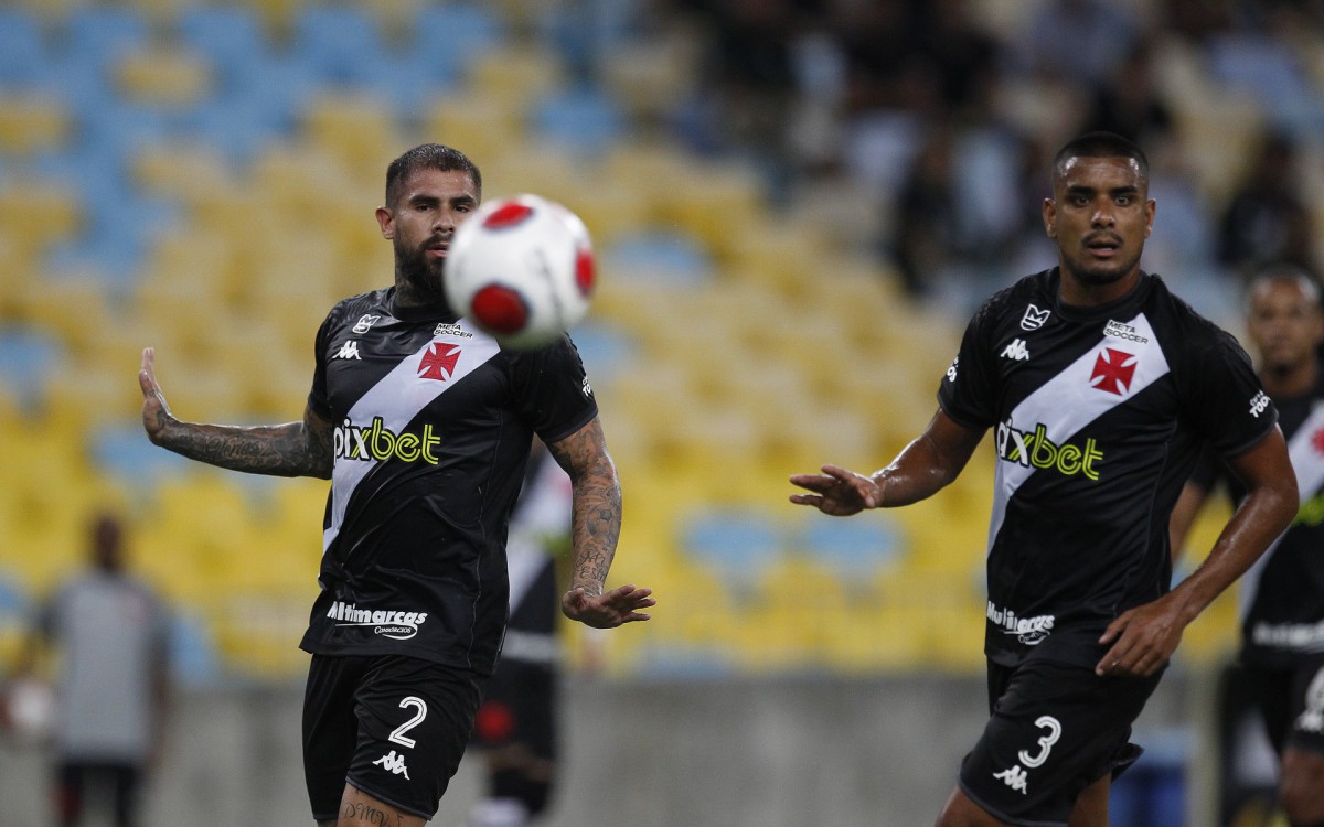 Esporte - Partida valida pelo primeiro jogo das semifinais do Campeonato Carioca 2022 entre Vasco x Flamengo. na foto