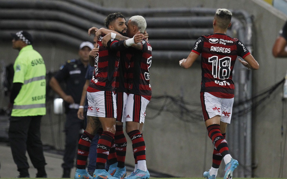 Esporte - Partida valida pelo primeiro jogo das semifinais do Campeonato Carioca 2022 entre Vasco x Flamengo. na foto Gabriel comemora o primeiro