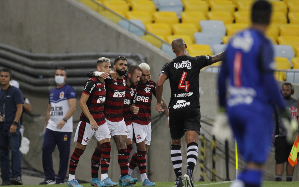 Esporte - Partida valida pelo primeiro jogo das semifinais do Campeonato Carioca 2022 entre Vasco x Flamengo. na foto Gabriel comemora o primeiro - Reginaldo Pimenta