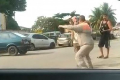 Funcionários da Light se envolvem em briga de trânsito com dois idosos na Zona Oeste