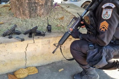 Ação da PM termina com dois suspeitos baleados e pistola apreendida em Meriti