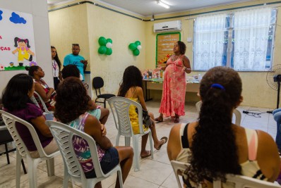 CRAS Rocha Sobrinho promove palestra sobre terapia holística para a população feminina