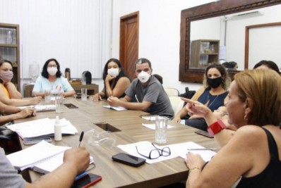 Professores questionam propostas anunciadas pelo governo e aguardam novo posicionamento