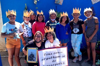 Oficina de artesanato para crianças do CRAS Meudon festeja o bicentenário da Imperatriz Teresa Cristina