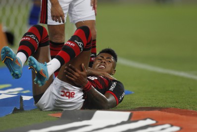 Bruno Henrique inicia transição para campo após lesão no ombro