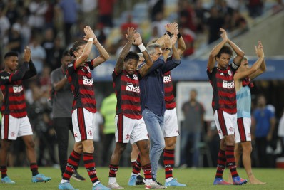 América-MG faz oferta e entra na briga com o Athletico por jogador do Flamengo
