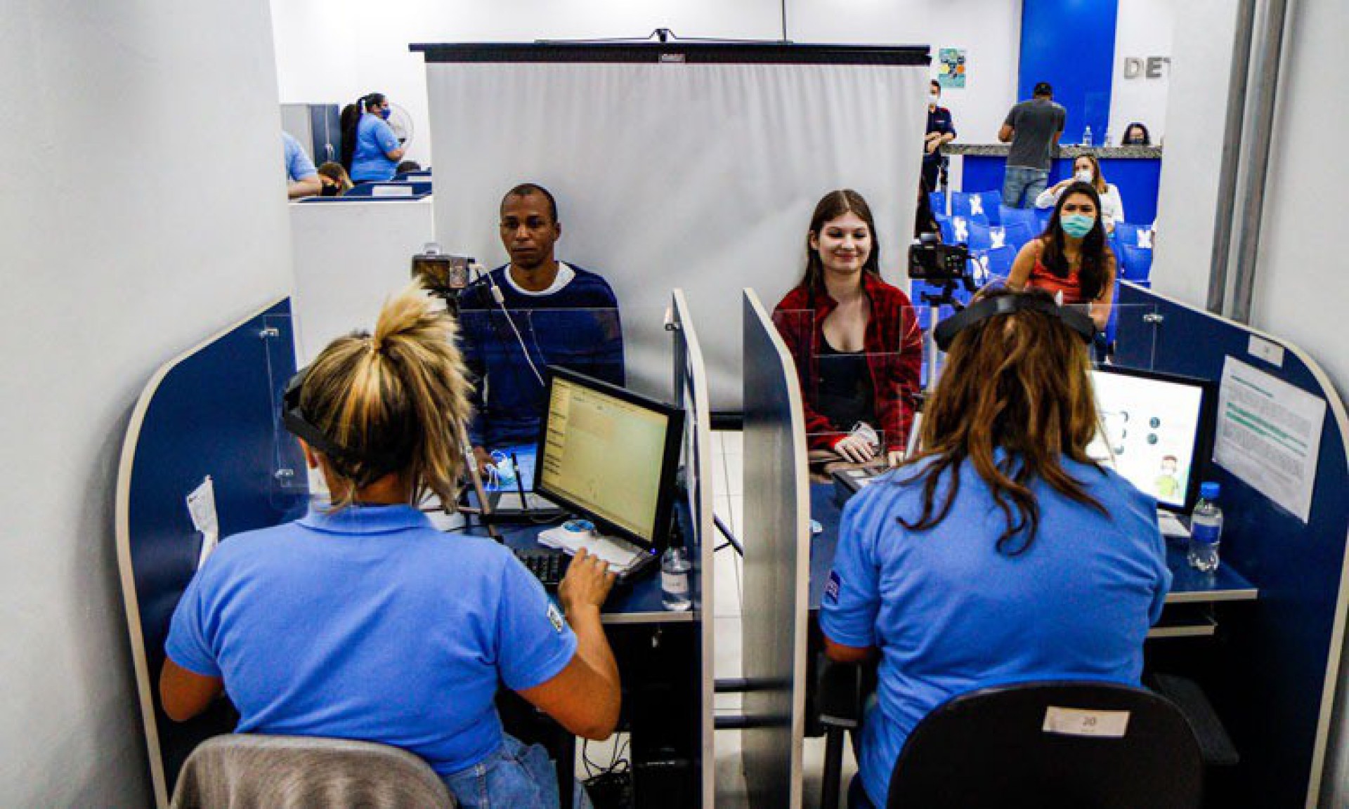 O Detran-RJ refor&ccedil;a que &eacute; preciso respeitar o hor&aacute;rio agendado, sem antecipa&ccedil;&atilde;o ou atrasos, para que n&atilde;o ocorram filas e aglomera&ccedil;&otilde;es 