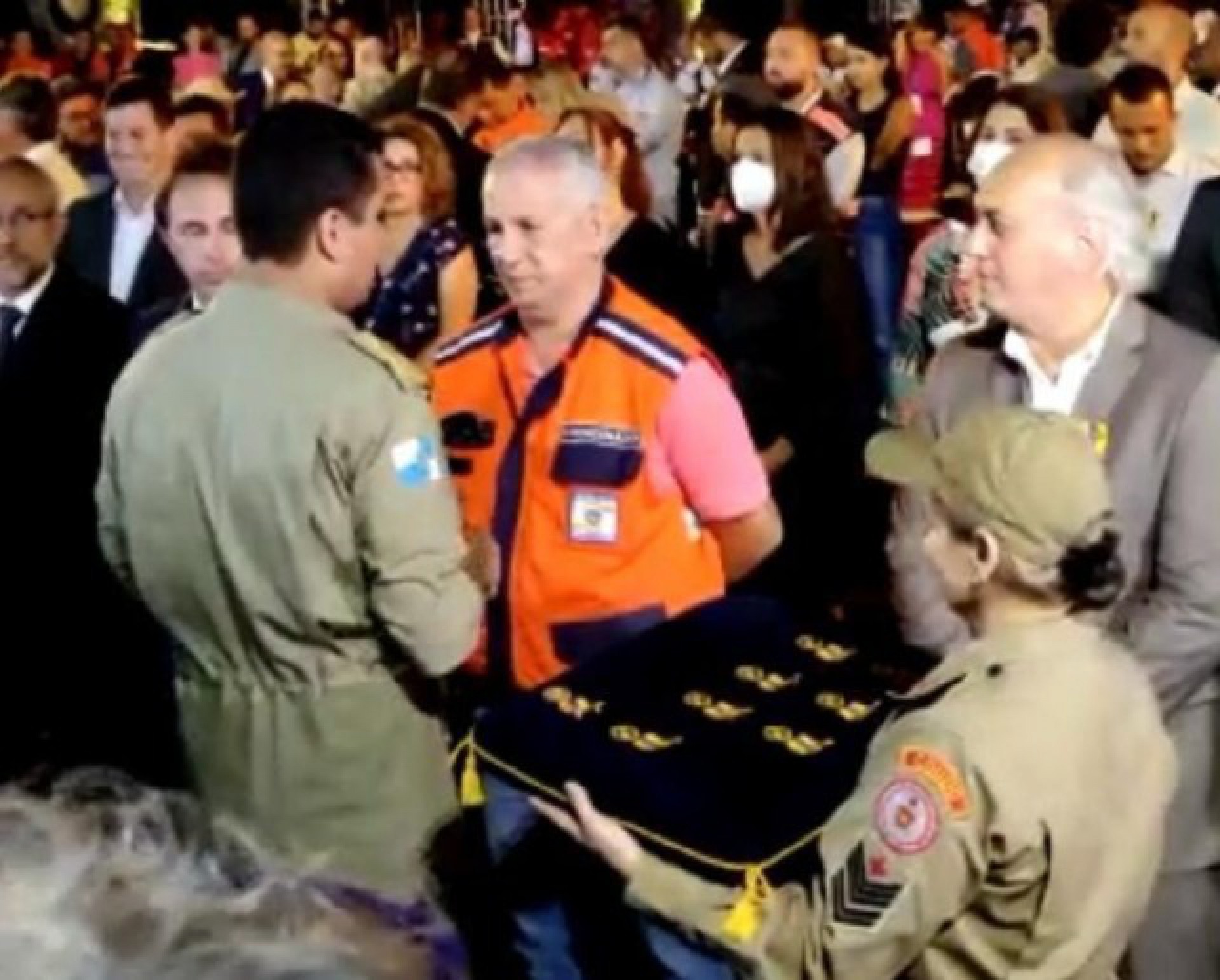 Rezende e Fernandes receberam a honraria em nome de toda a equipe de voluntários  - ASCOM Governo do Estado