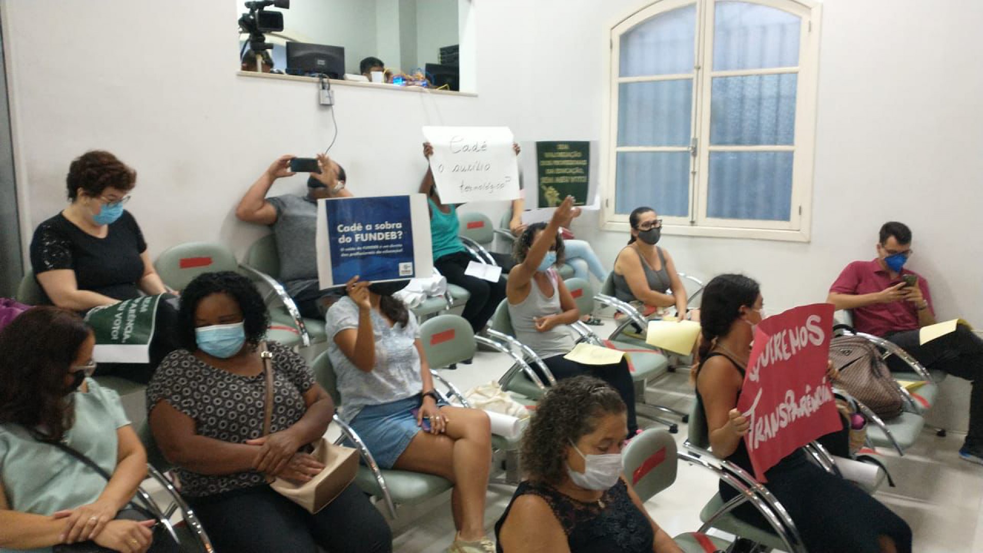 Professores protestaram por quase dois meses, no final do ano passado, cobrando informa&ccedil;&otilde;es sobre recursos enviados pelo governo federal para educa&ccedil;&atilde;o municipal - Renata Cristiane 