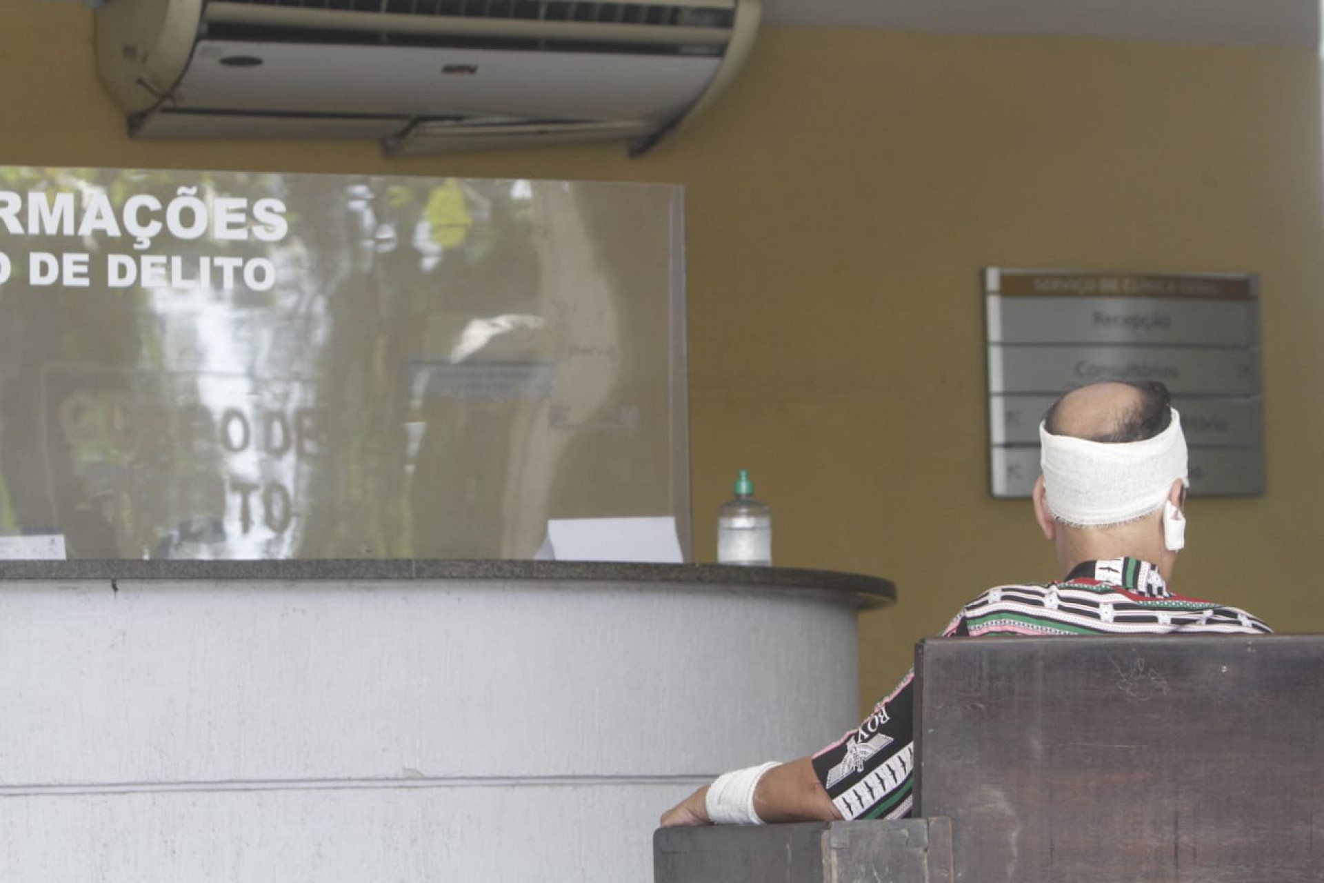 Luiz Carlos Ribeiro, de 69 anos, faz exame de corpo de delito no IML, no Centro do Rio - Marcos Porto/ Agência O DIA