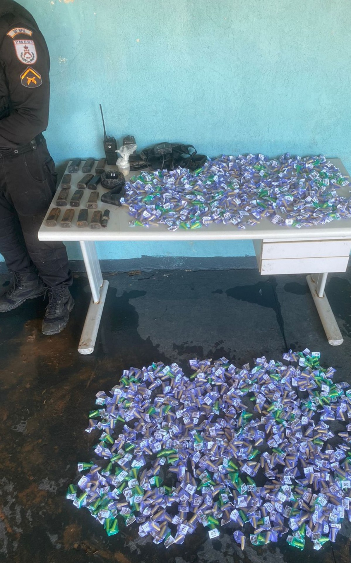 Drogas foram encontradas em tonel enterrado no bairro Siderlândia - Divulgação