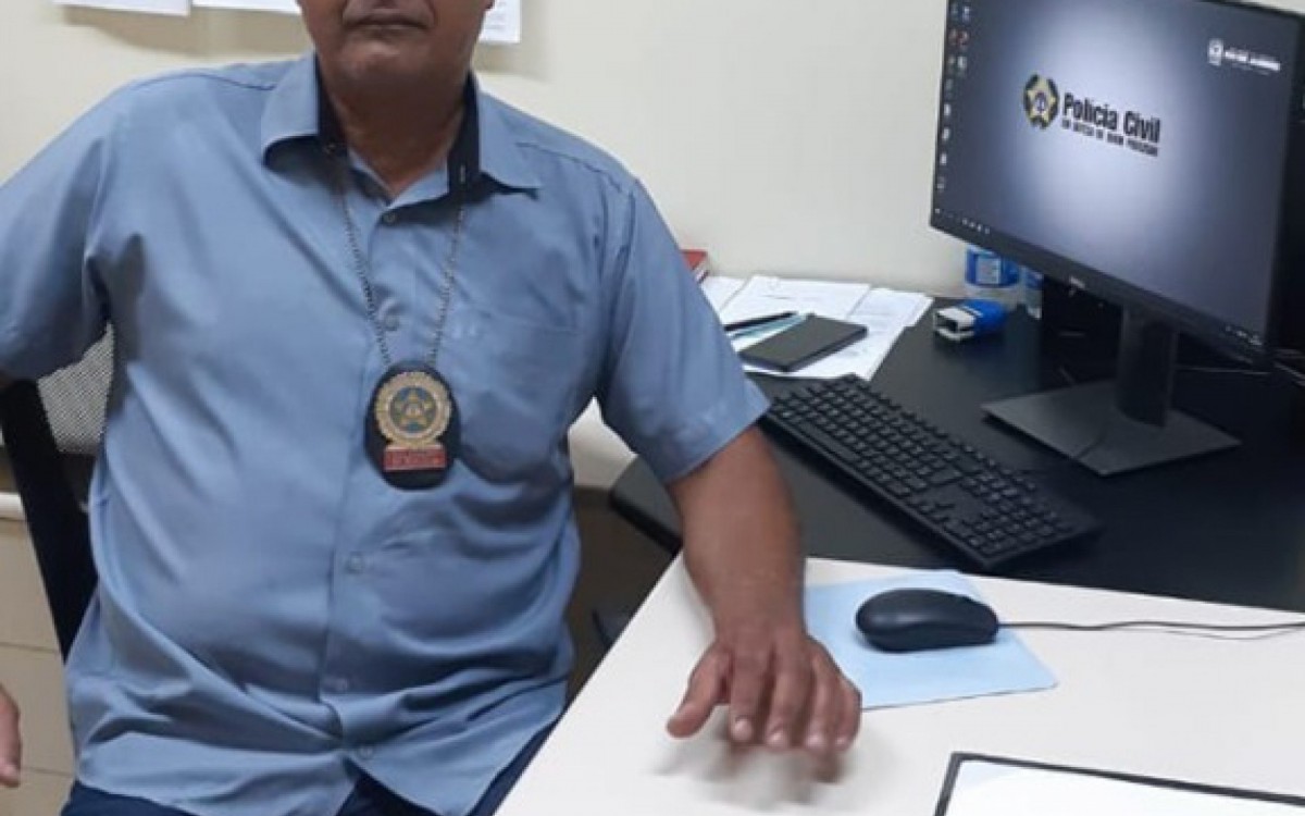 Dr Nilton Siqueira no seu gabinete da 125 DP