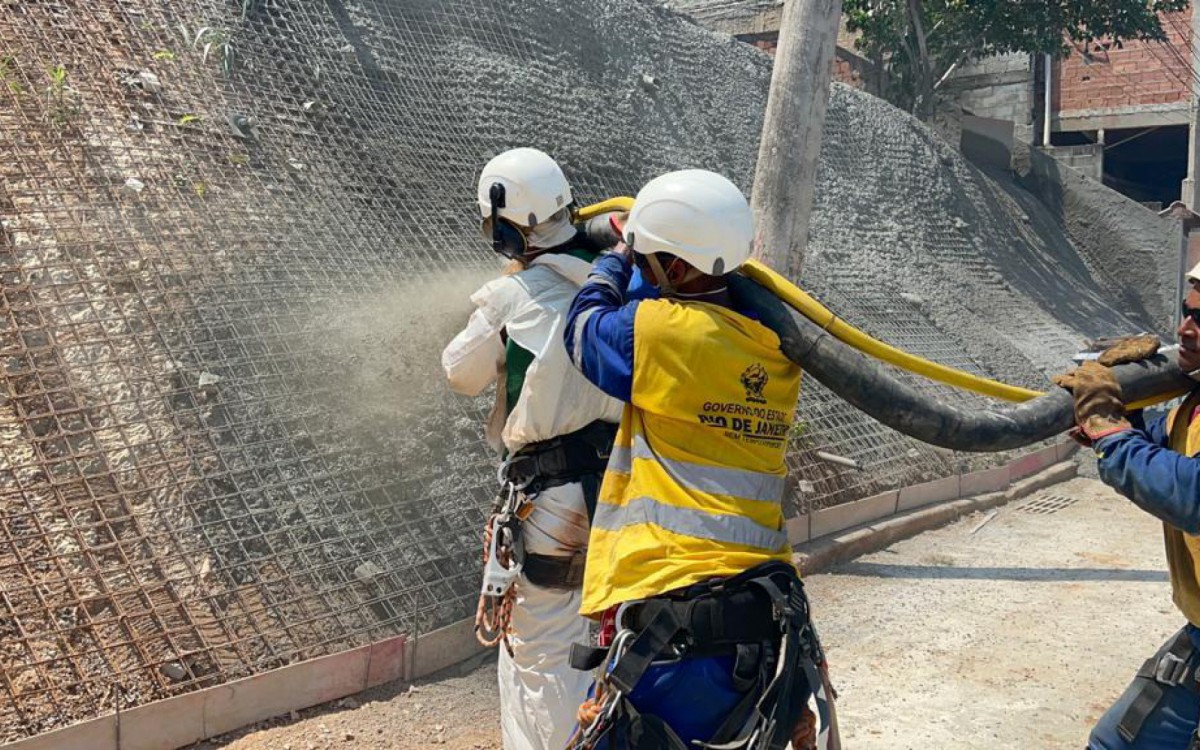 A concretagem de 10 encostas nilopolitanas est&atilde;o inclusas no Programa &lsquo;D&aacute;-lhe Obras&rsquo;