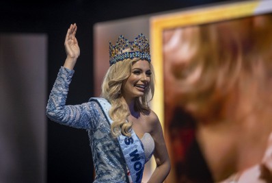 Modelo polonesa é eleita Miss Mundo