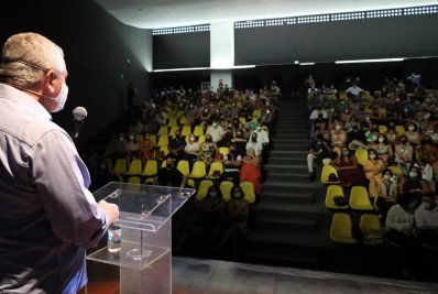 Diretores de 94 unidades da rede municipal de educação tomam posse 