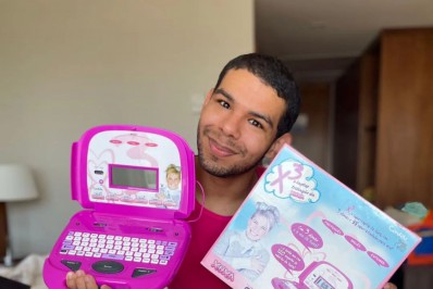 Após eliminação do 'BBB 22', Vyni tem 'sonho de criança' realizado por Xuxa