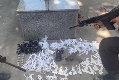 PM prende criminoso ferido e apreende drogas e pistola no Bom Pastor, em Belford Roxo