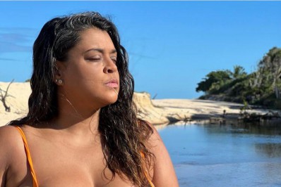 Preta Gil posa de biquíni e exibe boa forma em dia de lazer