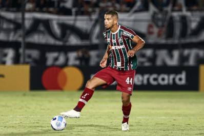 Jogador do Fluminense alega ter sido agredido por árbitro após derrota para o Olimpia