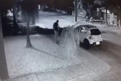 Sem-teto agredido por personal afirma que mulher o chamou para 'brincar' dentro do carro