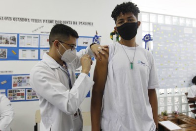 Secretaria de Saúde anuncia vacinação da dose de reforço contra a covid-19 para adolescentes