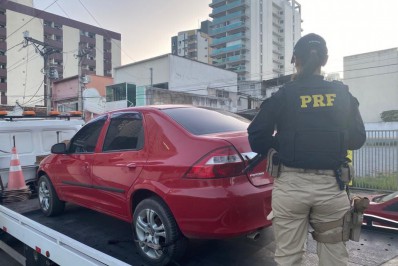 PRF recupera Chevrolet/Prisma roubado no Rio de Janeiro, em abordagem no km 78 da BR-101