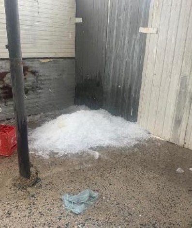 Polícia fecha fábrica clandestina de gelo em Realengo, na Zona Oeste - Divulgação