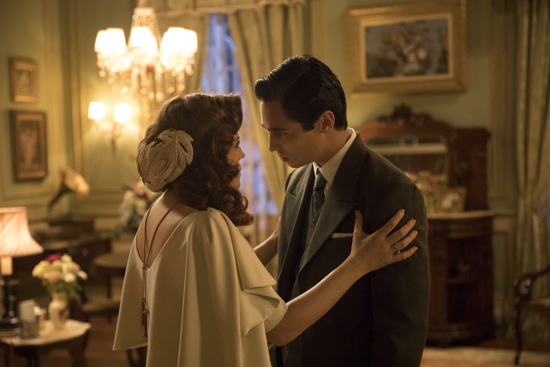 Bárbara Paz e Danilo Mesquita em cena de 'Além da Ilusão' - João Cotta / TV Globo