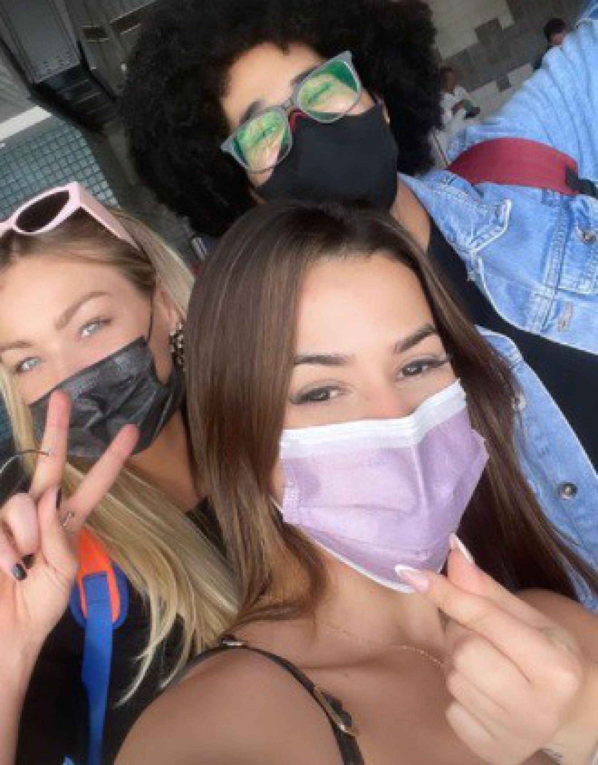 Larissa, Bárbara e Luciano se encontraram a caminho da dinâmica  - Reprodução