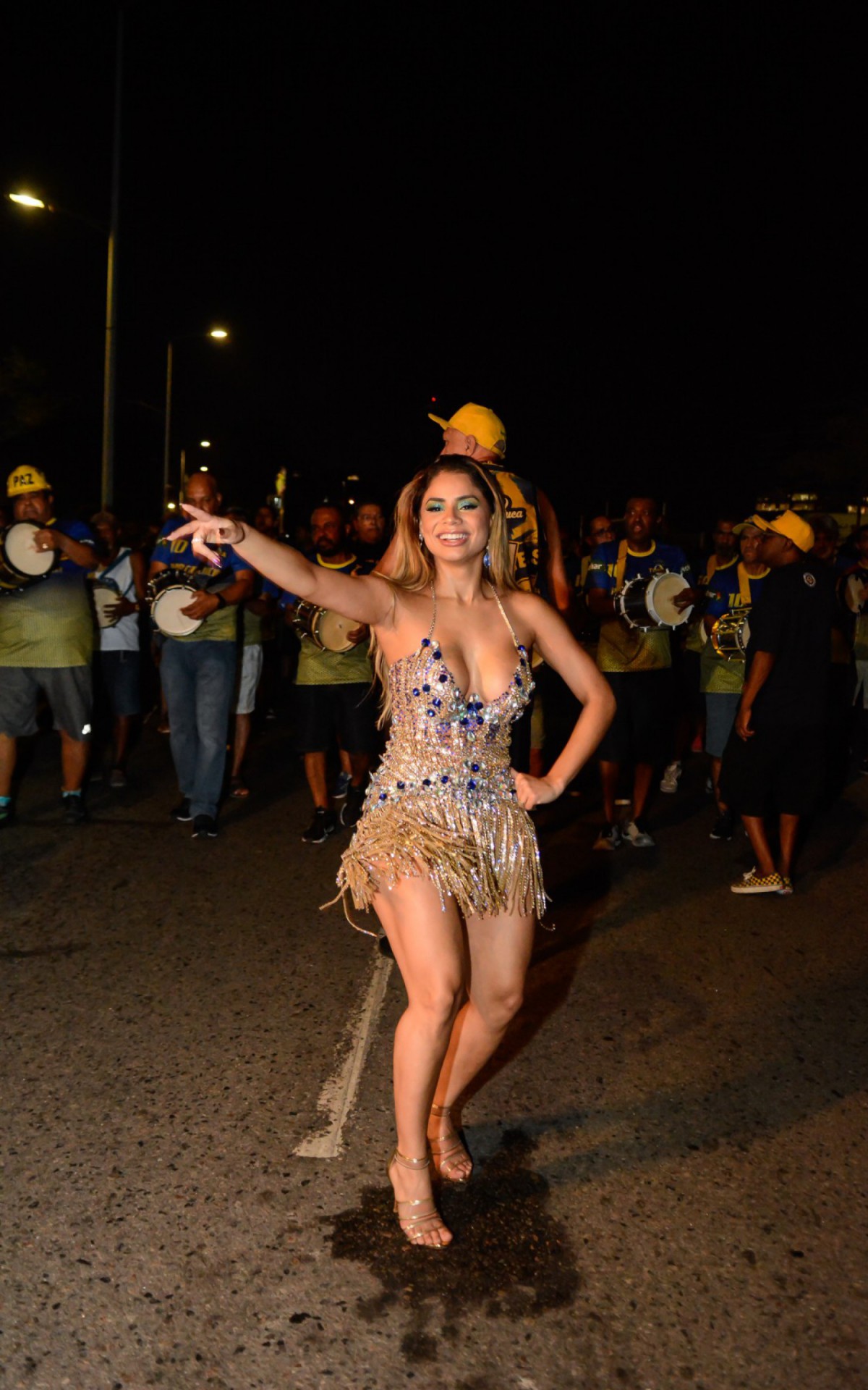 Lexa samba muito em ensaio da Unidos da Tijuca