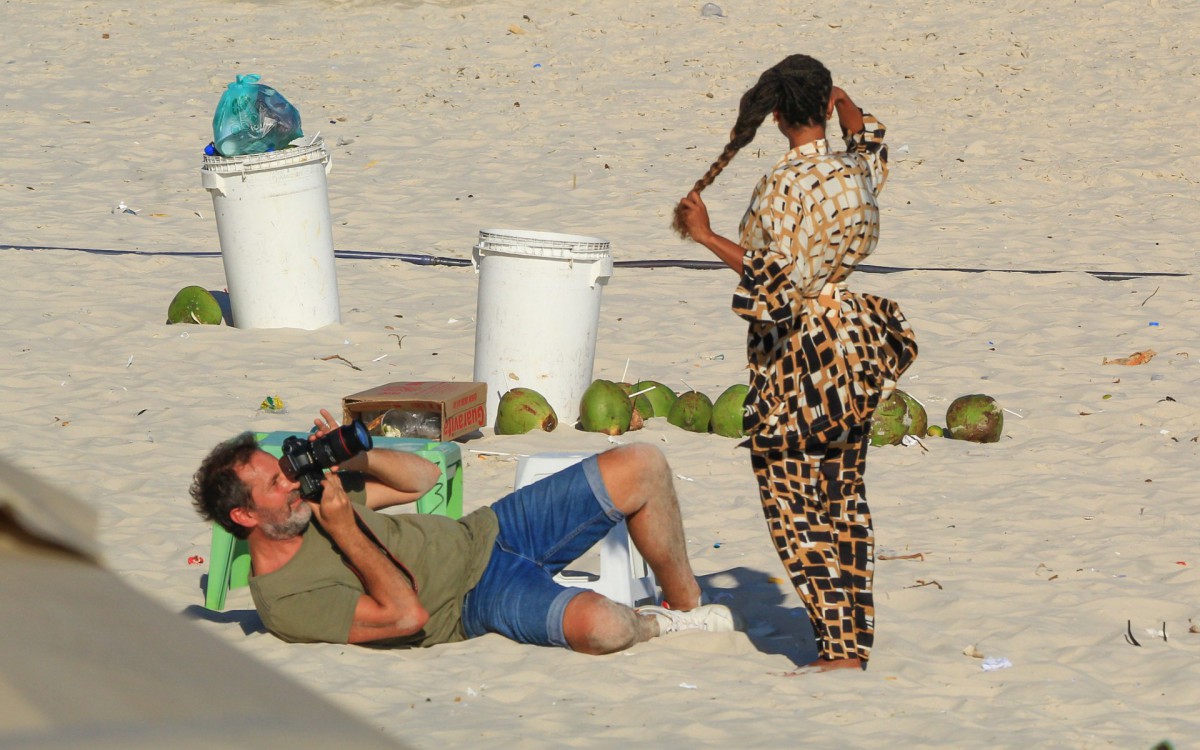 Dandara Mariana posa para ensaio de fotos na Barra da Tijuca