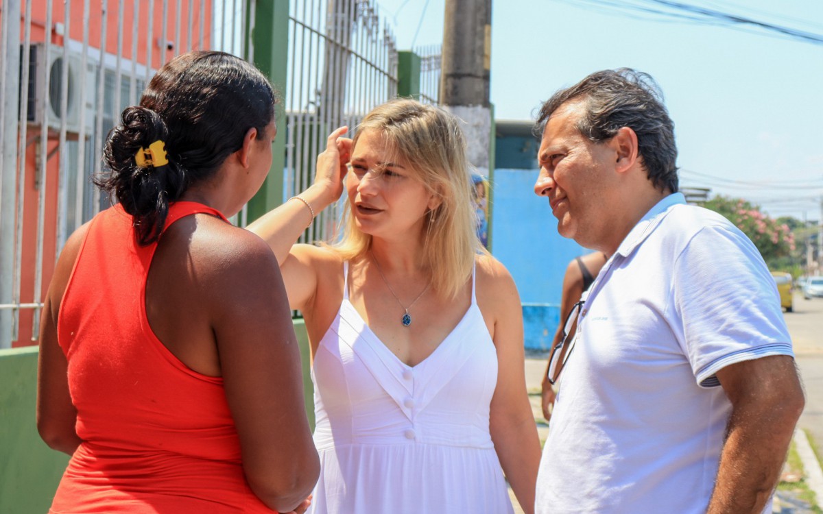 A vice-prefeita Fl&aacute;via Duarte ouviu as solicita&ccedil;&otilde;es dos respons&aacute;veis