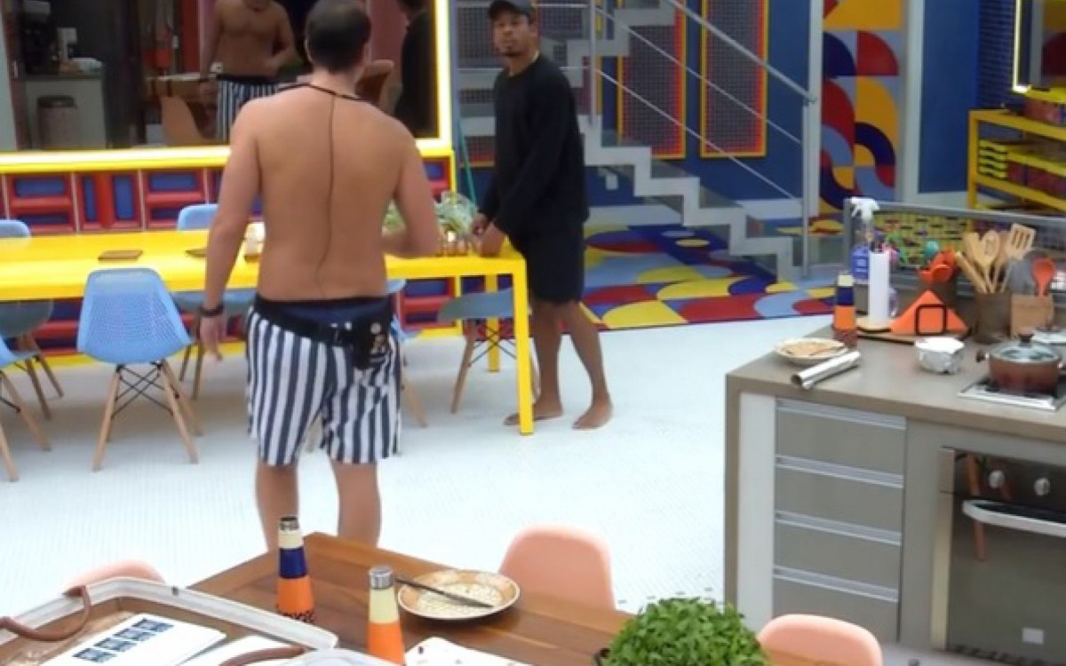 Gustavo e PA na cozinha - Reprodução