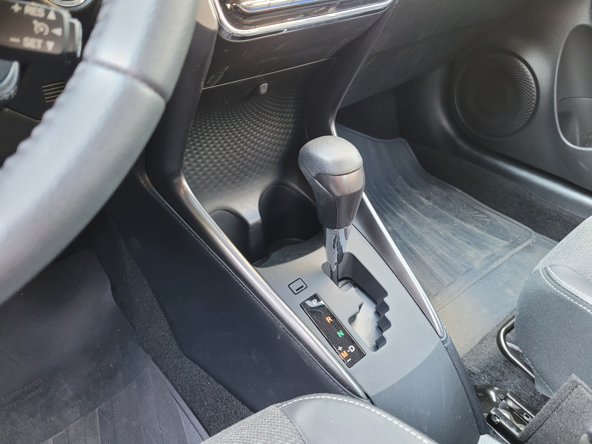 Câmbio do modelo é do tipo CVT com sete marchas simuladas eletronicamente e função de trocas 'manuais' do tipo cima e baixo - Lucas Cardoso/Agência O Dia