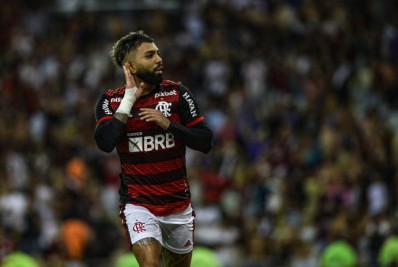 Provocado por torcedor do Flamengo, ex-Vasco alfineta Gabigol: 'Minha sala de troféus é maior'