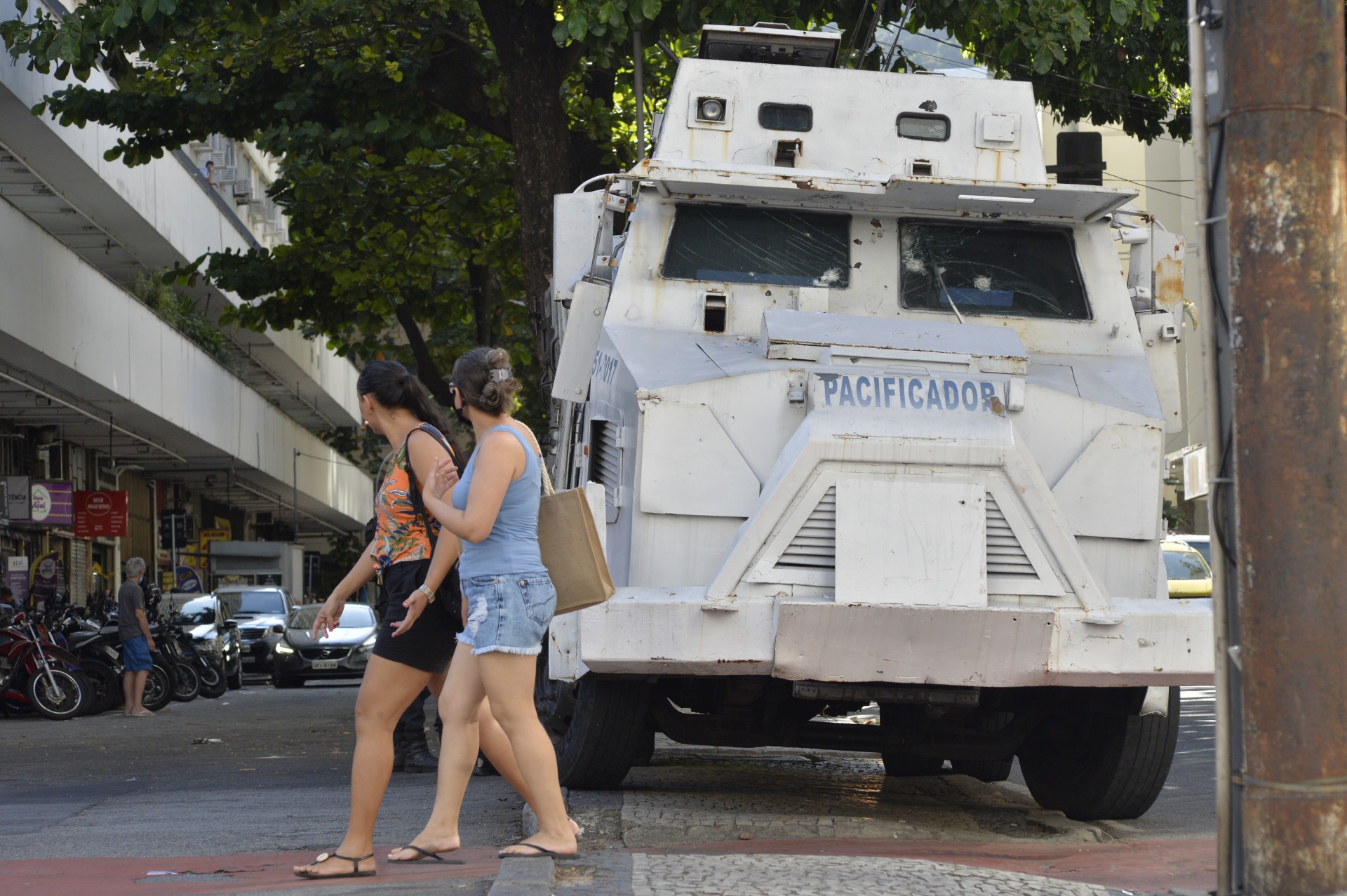Movimenta&ccedil;&atilde;o da UPP Tabajaras/Cabritos nas medica&ccedil;&otilde;es da Ladeira dos Tabajaras, em Copacabana. Nesta sexta-feira (18).