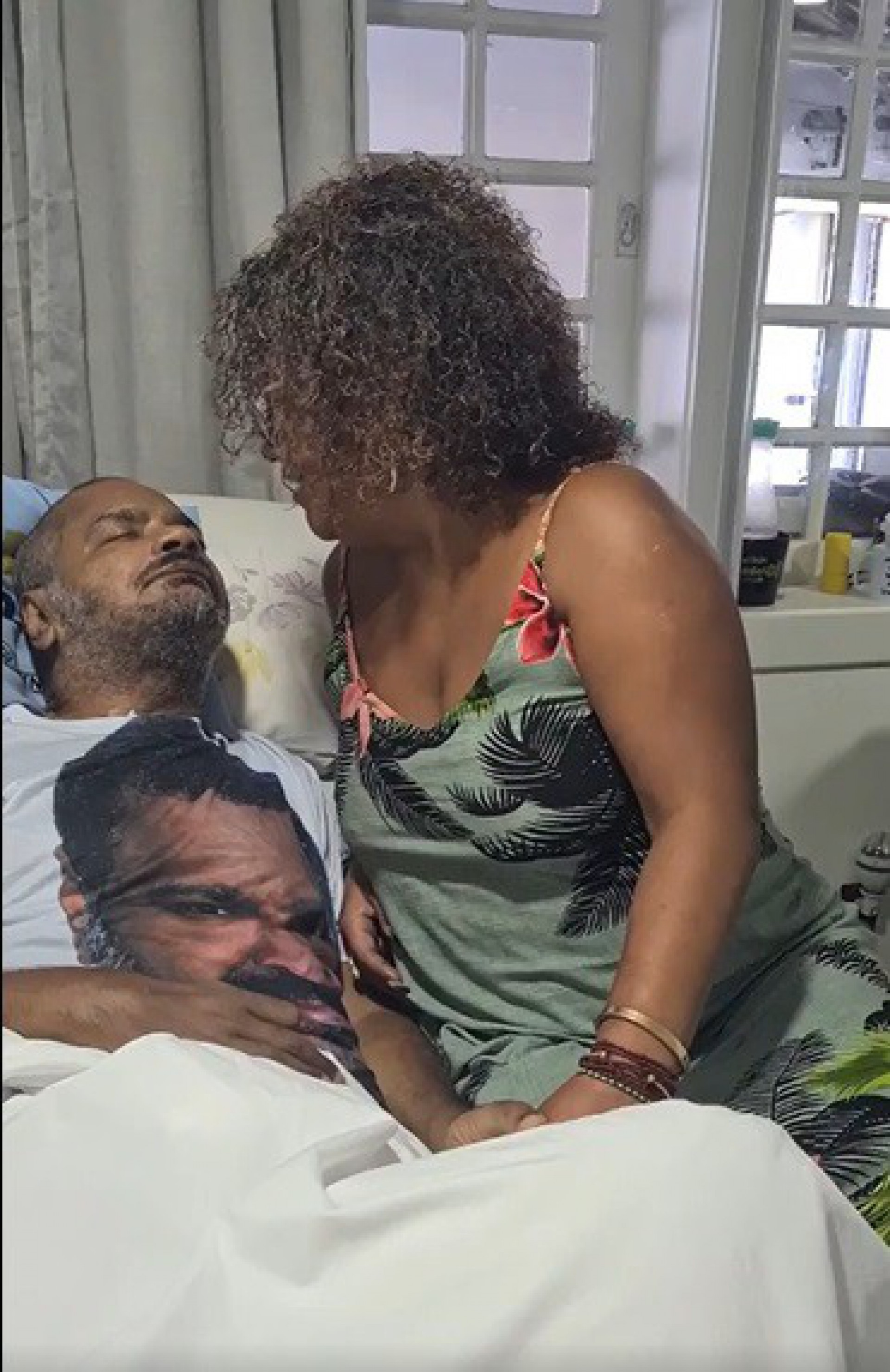 Babi Cruz e Arlindo Cruz - reprodução de vídeo