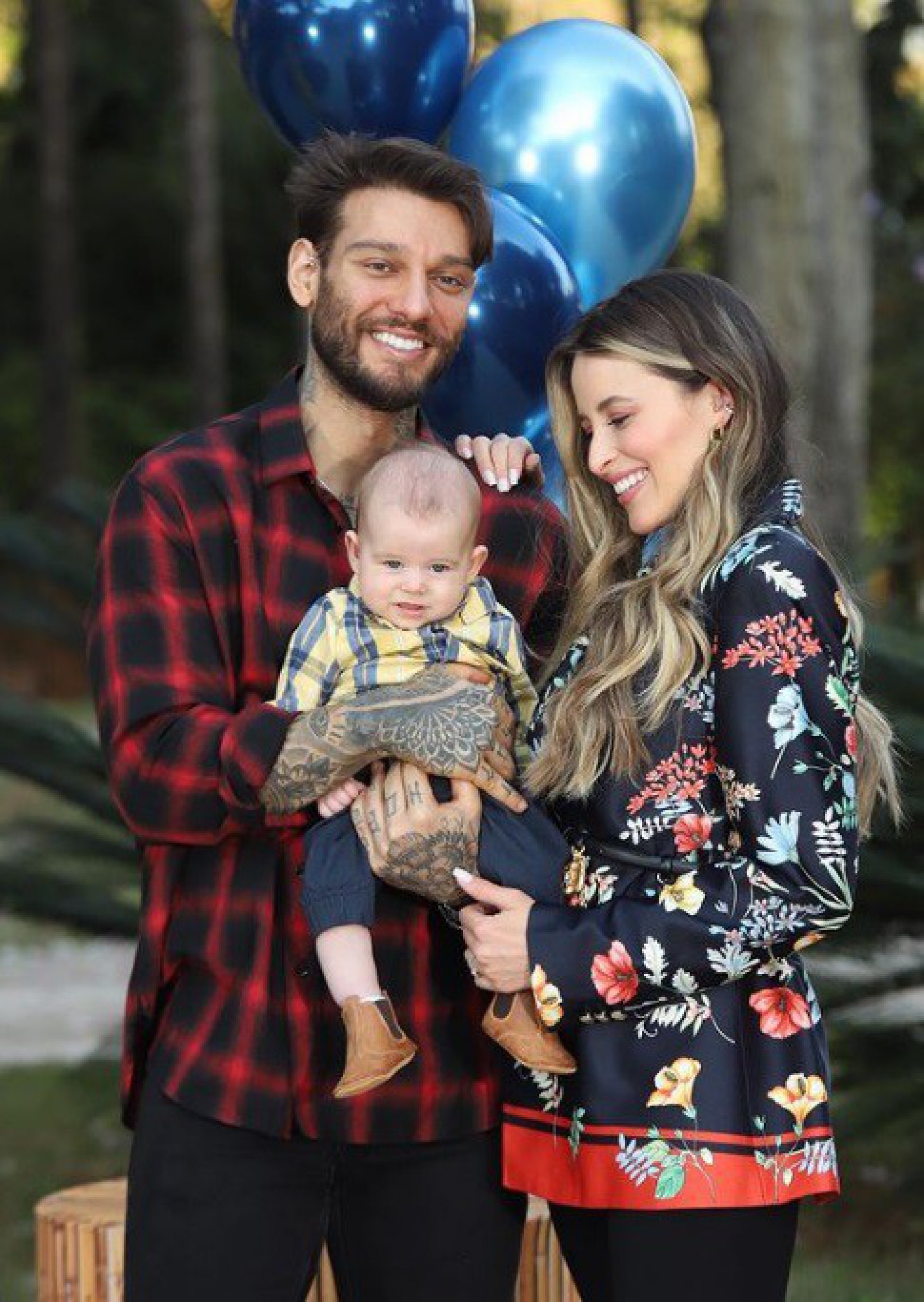 Lucas Lucco e Lorena Carvalho com o filho  - Reprodução/Instagram