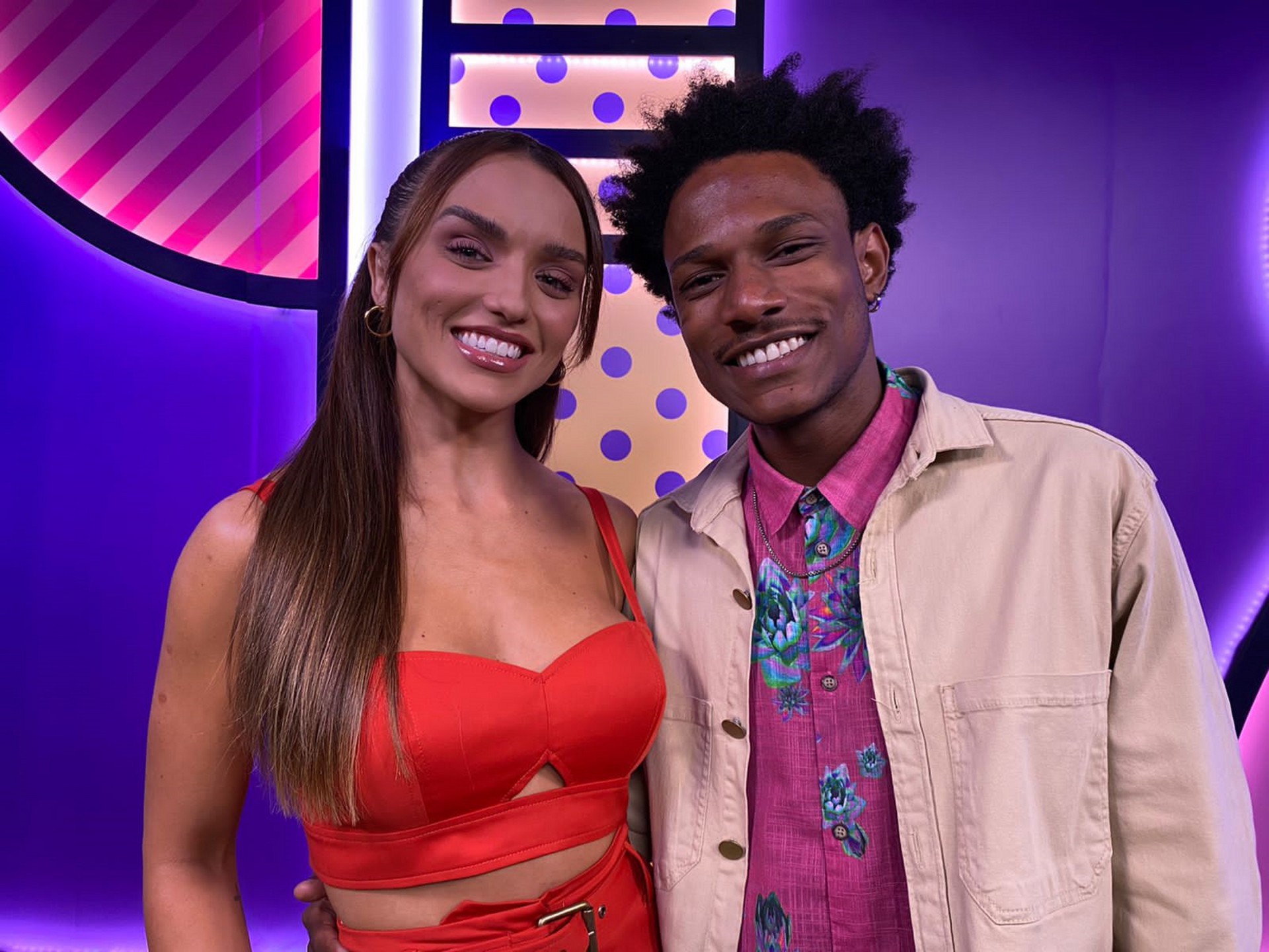 Rafa Kalimann e Rhudson Victor no cenário da #RedeBBB - Globo / Divulgação