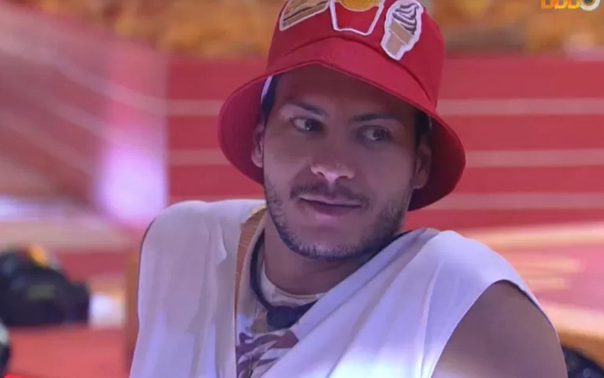 Arthur Aguiar enumera lanches que comeu em festa e pede desculpa a Maíra Cardi por comilança - Reprodução/Globoplay