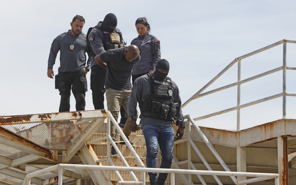 Rodrigo dos Santos, mais conhecido como Latrell, foi encaminhado à Cidade da Policia, no Jacaré de helicóptero