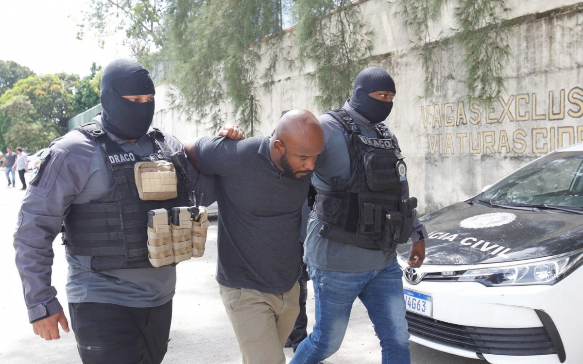 O miliciano Latrell, chegou ao Rio na manh&atilde; deste s&aacute;bado (19), &agrave; na Cidade da Pol&iacute;cia de helic&oacute;ptero 