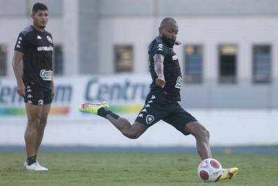 Chay comenta sobre duelo do Botafogo na semifinal do Campeonato Carioca: 'Jogo grande sempre é bom'