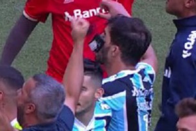 Polícia identifica torcedor do Inter que arremessou celular no rosto de jogador do Grêmio