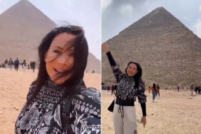 É a mistura do Brasil com Egito! Scheila Carvalho posa em frente às pirâmides e comemora: 'Emocionada'