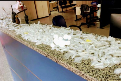 Polícia Militar apreende grande quantidade de drogas, rádio transmissor , granada e uma bomba no Risca Faca