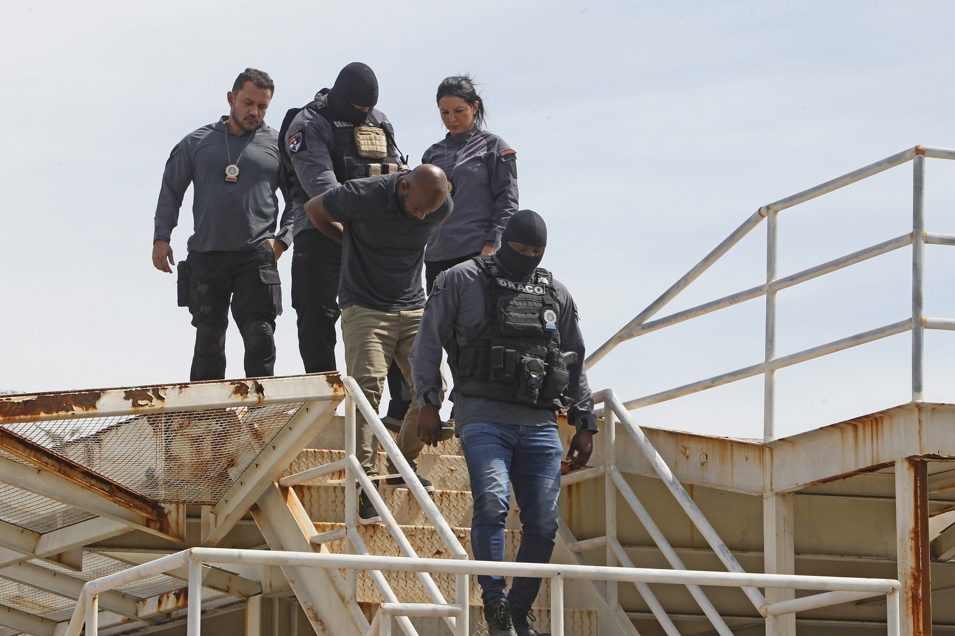 Rodrigo dos Santos, mais conhecido como Latrell, foi encaminhado à Cidade da Policia, no Jacaré de helicóptero - Reginaldo Pimenta / Agencia O Dia