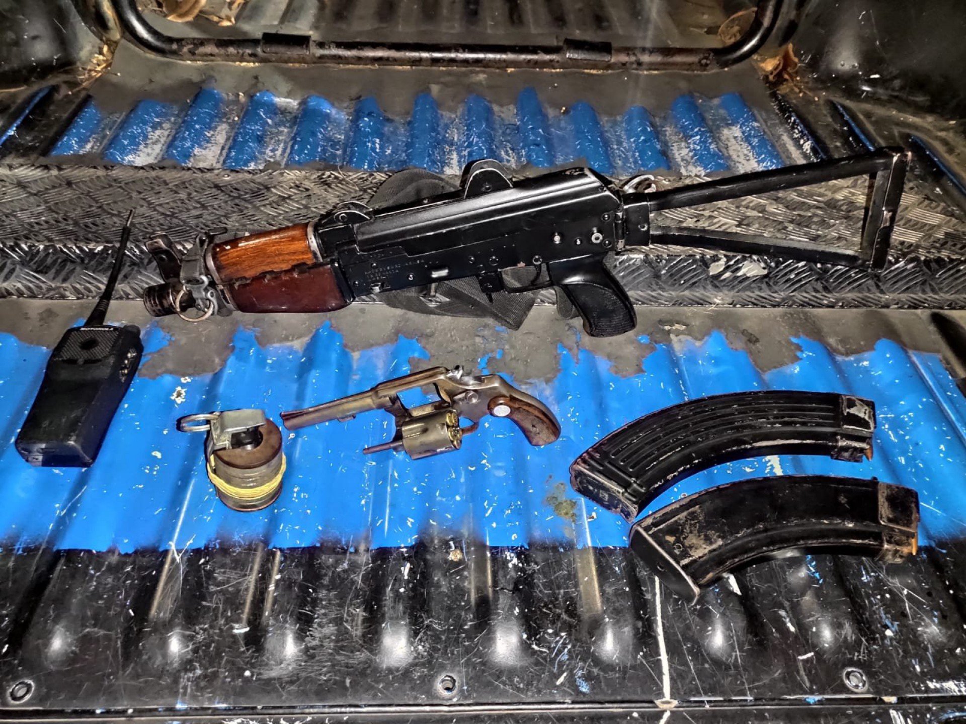 Criminosos carregavam armamento pesado com fuzil, revolver e granada  - Divulgação