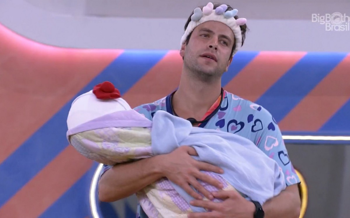 Gustavo e Eliezer foram escolhidos para cuidar de bebês chorões no Castigo do Monstro do 'BBB 22' - Reprodução/Globoplay